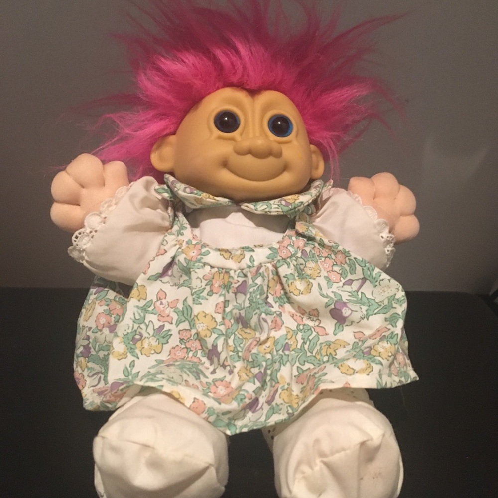 Troll Doll used. See pictures for signs of wear